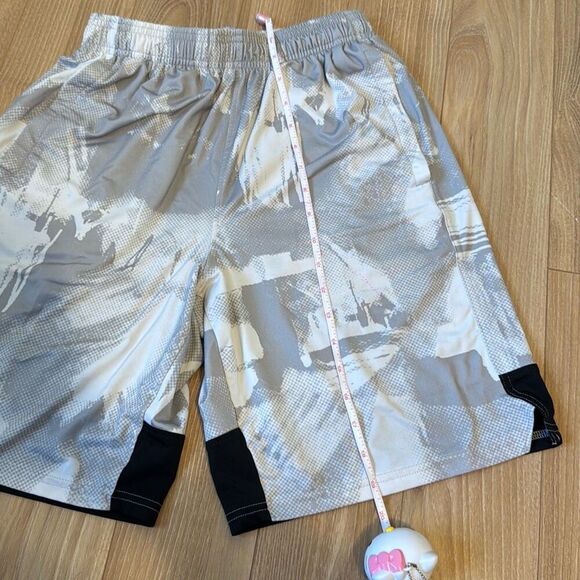 Under armour boys gray and white swim trunks size small - Picture 6 of 8